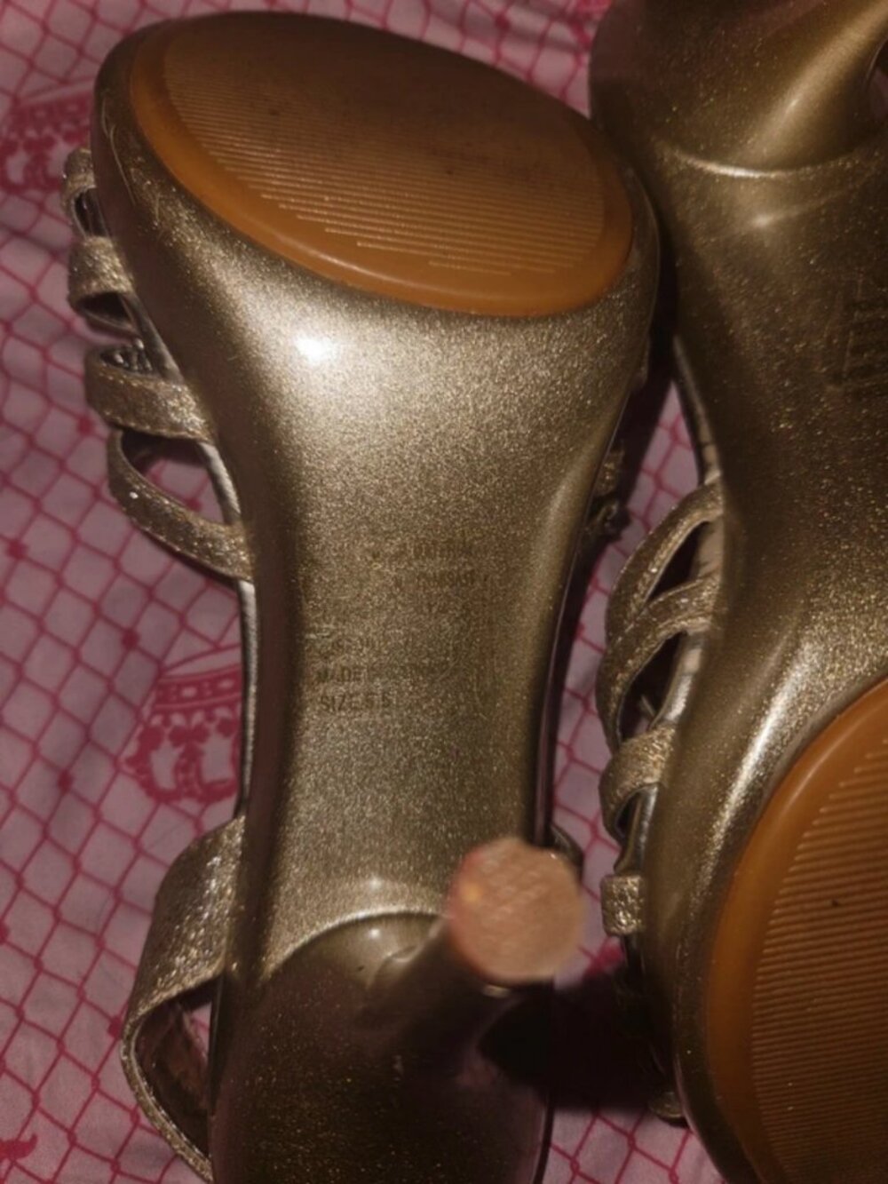 Golden heels - Picture 6 of 6